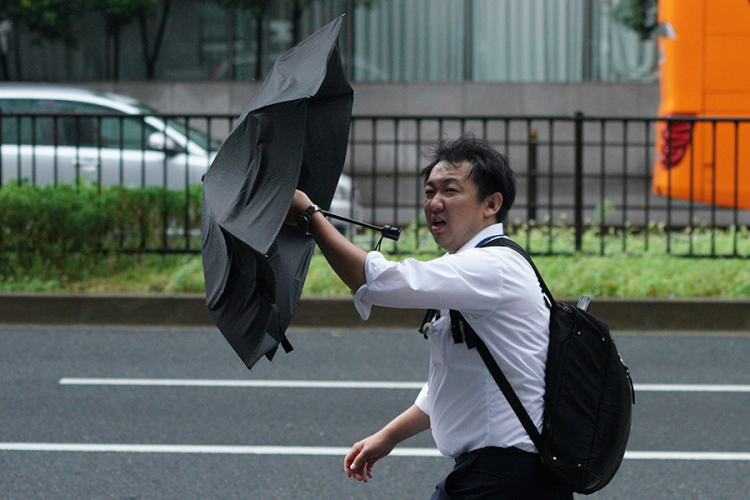 Snažan tajfun približava se Tokiju, ugroženo 100.000 ljudi