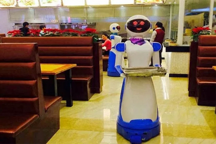 U Pekingu sve više robota-konobara
