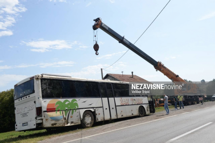Jezive slike na mjestu nesreće: Krv i dijelovi autobusa na sve strane