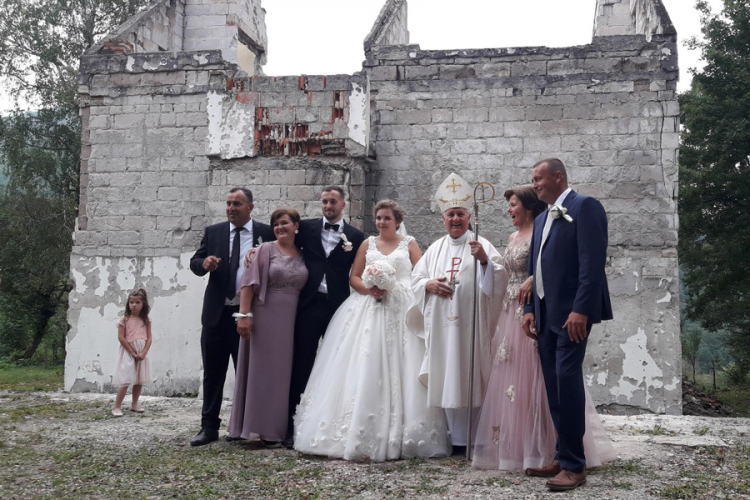 Prvo vjenčanje nakon 26 godina u povratničkom selu kod Mrkonjić Grada