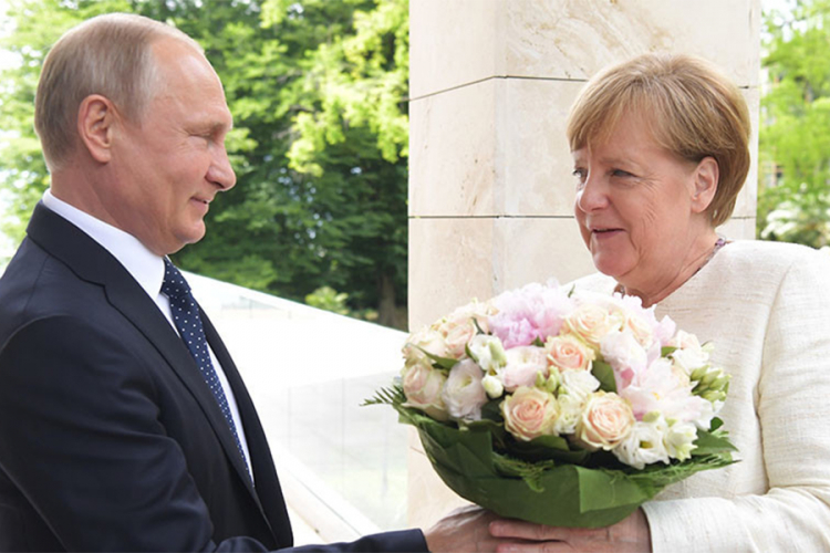 Putin 18. avgusta u Austriji na vjenčanju, ali i sa Merkelovom