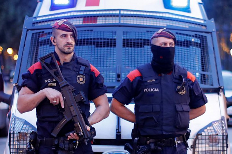 Muškarac pokušao da napadne policijsku stanicu u Kataloniji