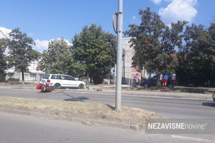 Motociklista teško povrijeđen u sudaru sa autom u Banjaluci