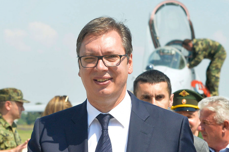 Vučić dobio poziv za Šrederovu svadbu, pozvan i Putin