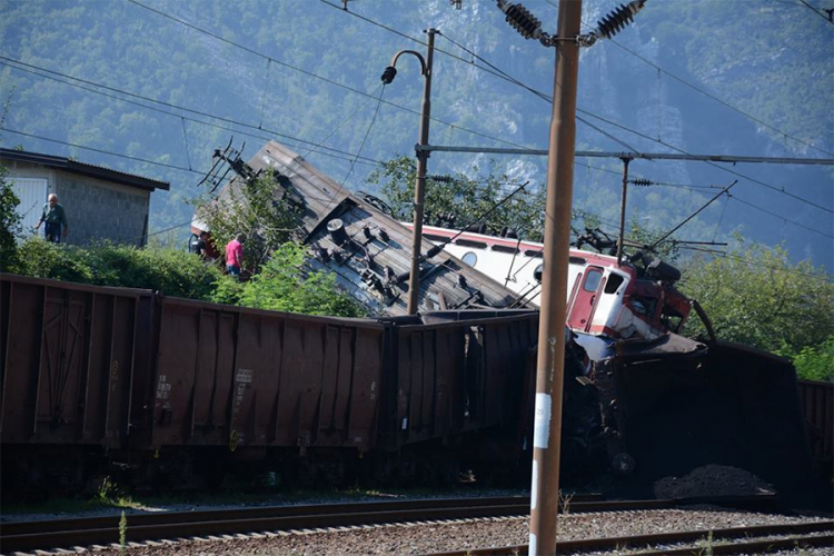 U sudaru vozova poginula dva radnika "Željeznica FBiH"