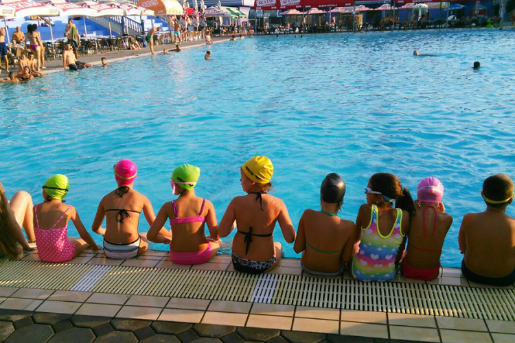 Skoro 200 mališana naučilo plivati tokom ljetne škole u Doboju