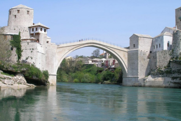 Saudijac životno ugrožen nakon skoka sa Starog mosta u Mostaru