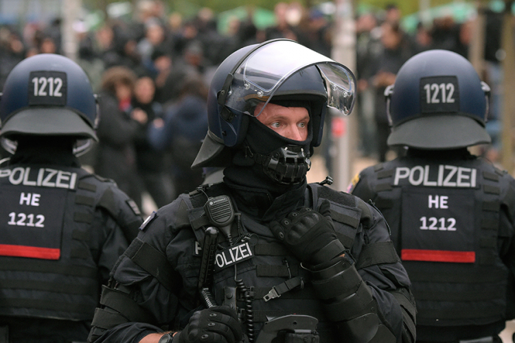 Dvojica njemačkih policajaca suspendovana zbog nacističkog pozdrava