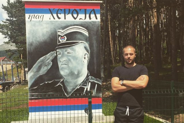 Bivši rukometaš podigao spomenik Ratku Mladiću u Kalinoviku Bivši rukometaš podigao spomenik Ratku Mladiću u Kalinoviku