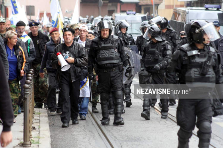 Neredi na ulicama Sarajeva, uhapšeno pet boraca