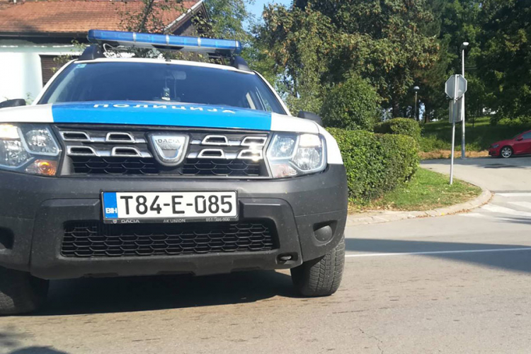 U eksploziji u Kotor Varošu oštećena tri vozila i zgrada