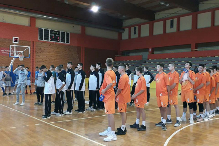 U Novom Gradu počeo međunarodni košarkaški turnir