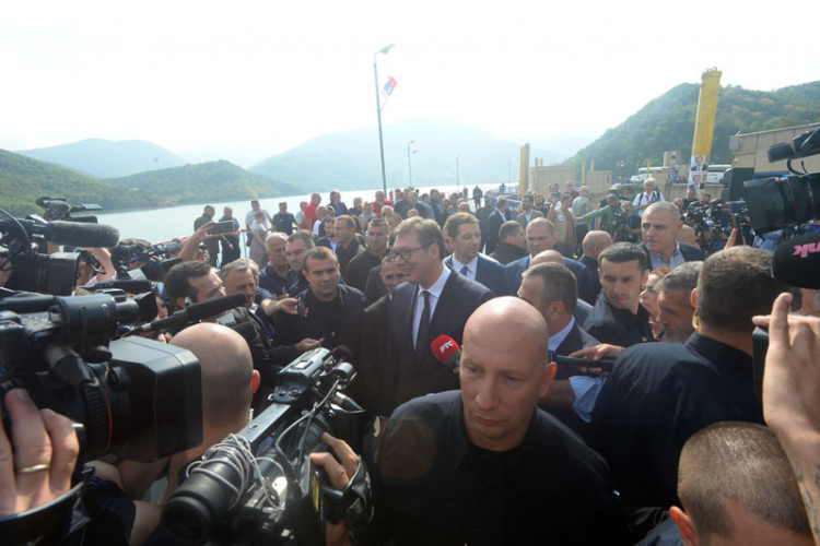 Vučić stigao na Kosovo, na brani zastave Srbije