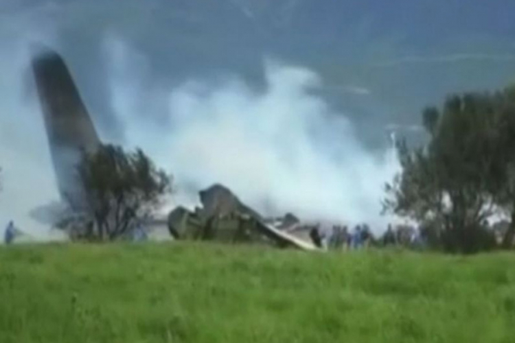 U padu aviona poginulo najmanje 17 osoba