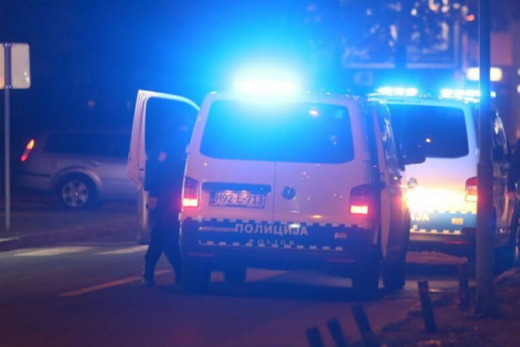Burna noć u Prijedoru: Muškarac pretučen pa oštetio kafanska vrata