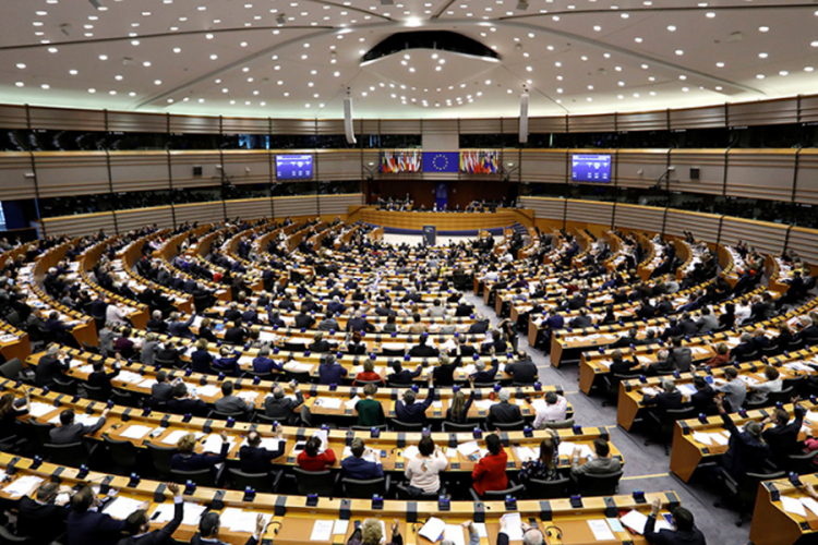 Evropski parlament naljutio internet gigante