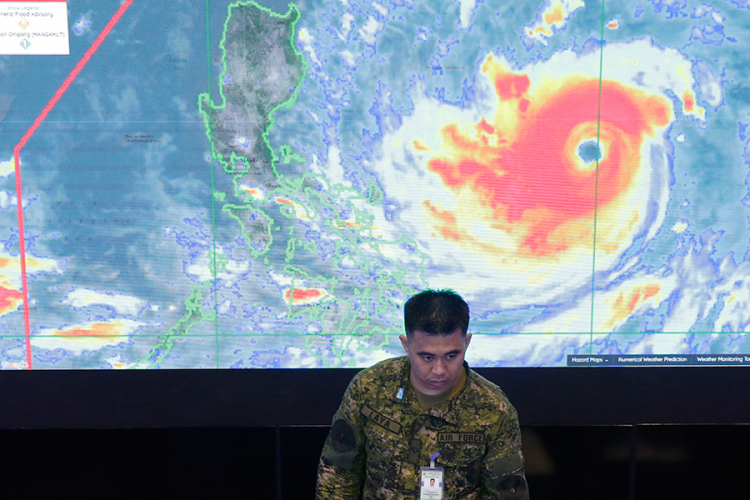 Tajfun Mangkhut: Milioni Filipinaca se pripremaju za oluju