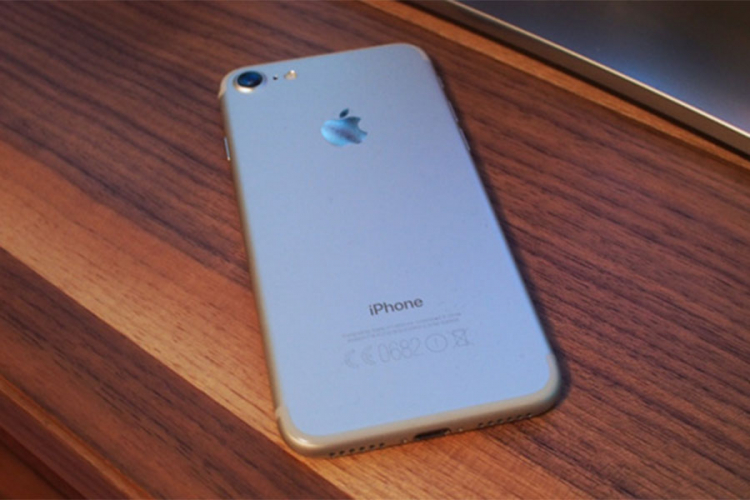 iPhone 7 preživio pad sa visine od 130 metara