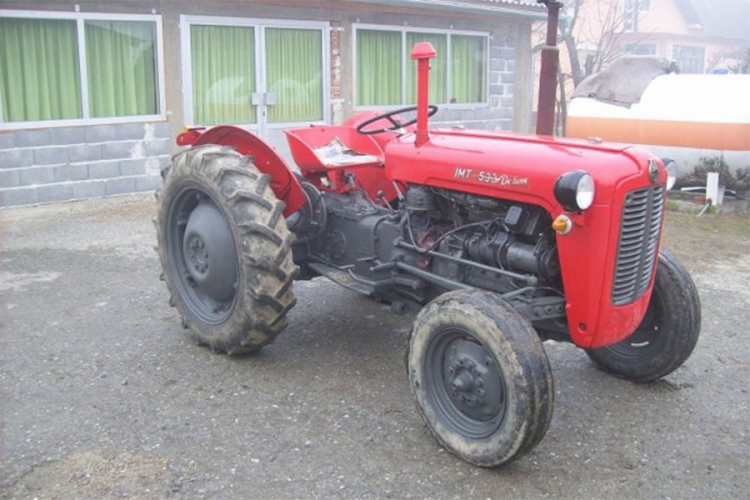 Srbinu povratniku drugi put ukraden traktor