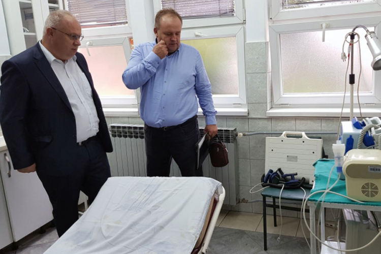 Bogdanić uručio Domu zdravlja "Sveti Sava" defibrilator sa monitorom