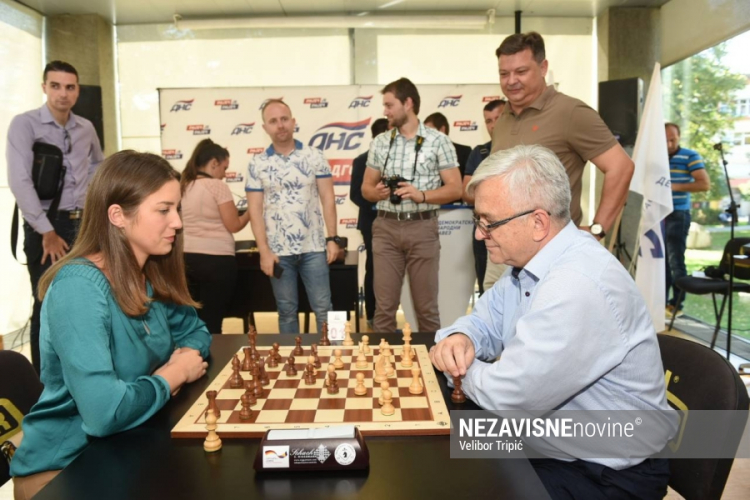 Čubrilović otvorio šahovski turnir "Spona mladosti i iskustva"