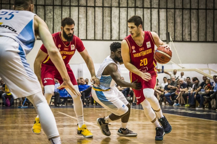 Crnogorski košarkaši pobijedili Ukrajince
