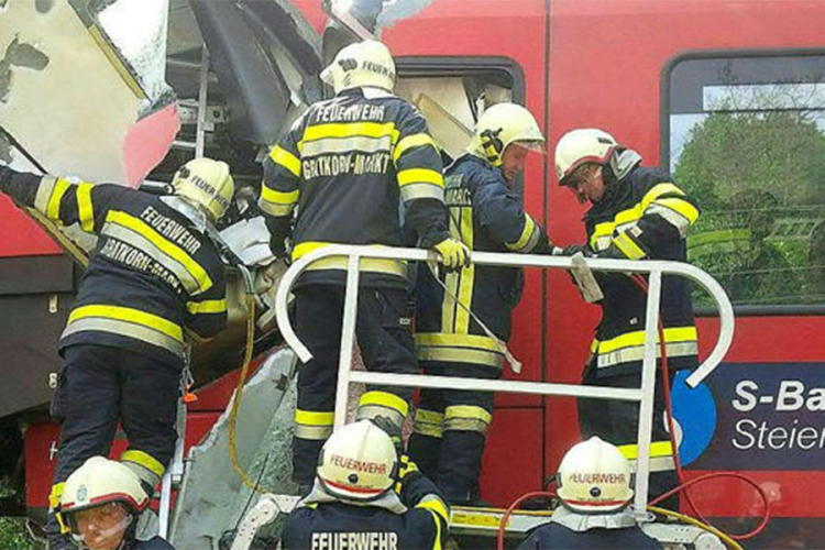 Sudar voza i autobusa u Gracu, najmanje jedna osoba poginula, 11 povrijeđeno