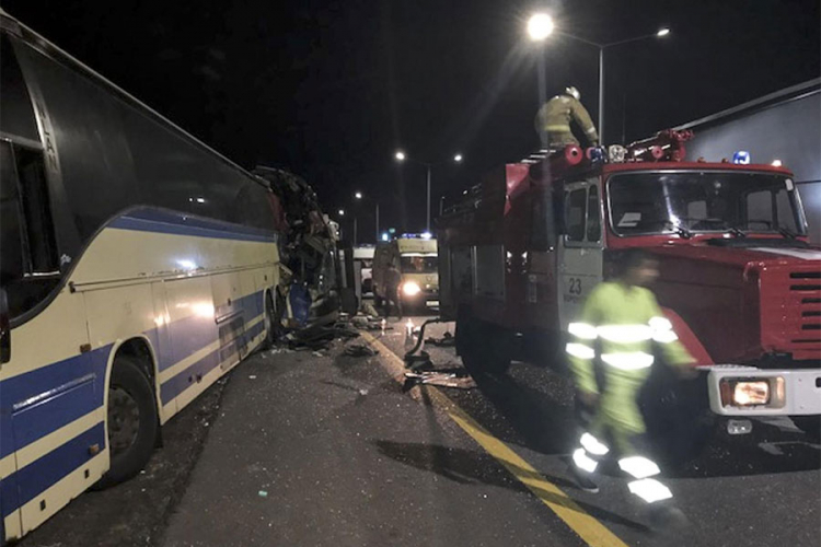Četvoro poginulo, 20 povrijeđeno u sudaru dva autobusa
