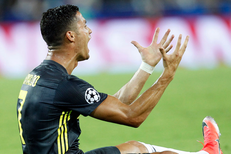 Ronaldo dobio crveni karton, uplakan napustio teren