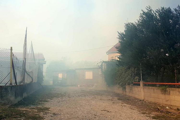 Požar u mostarskim naseljima, ugrožene kuće