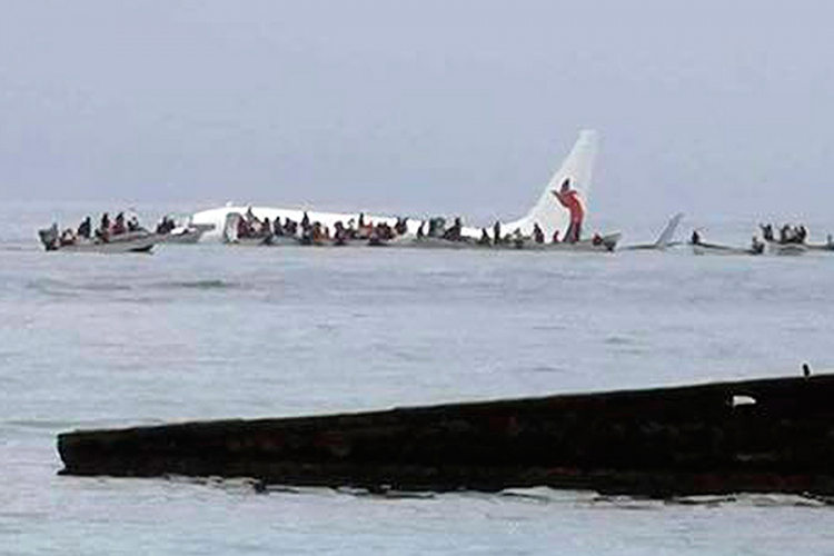 Avion udario u morsku obalu