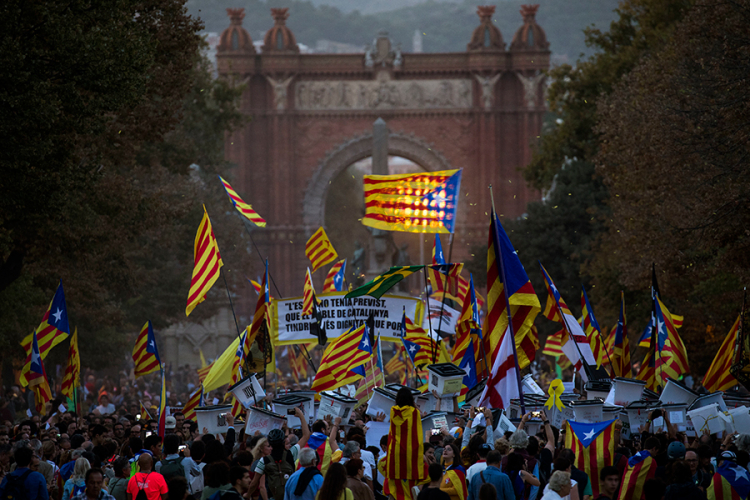 Španska vlada: Samouprava Katalonije "da", nezavisnost "ne"