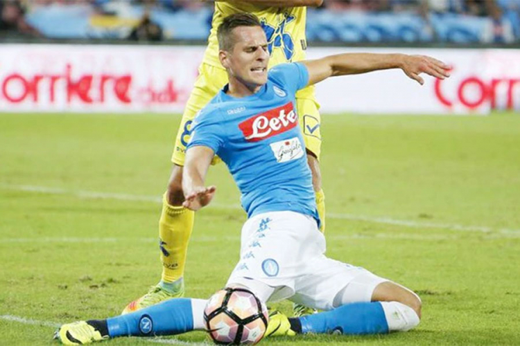 Fudbalera Napolija opljačkali dok se vraćao kući