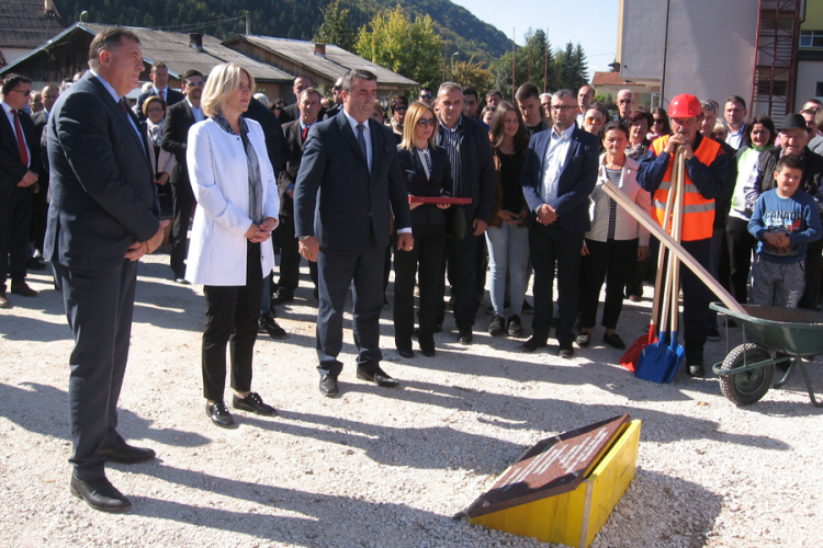 Položen kamen temeljac za policijsku stanicu i studentski dom u Vlasenici