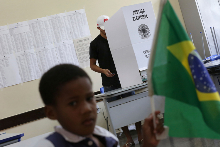 Otvorena birališta u Brazilu, glasali glavni kandidati