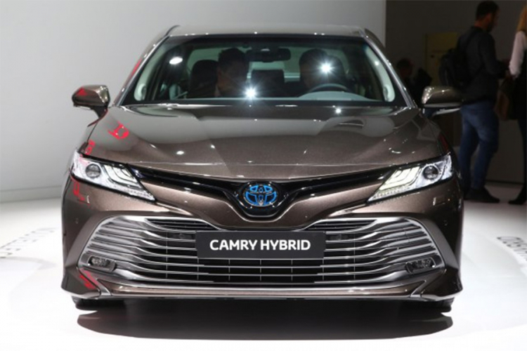 Toyota Camry Hybrid stiže u Evropu umjesto Avensisa