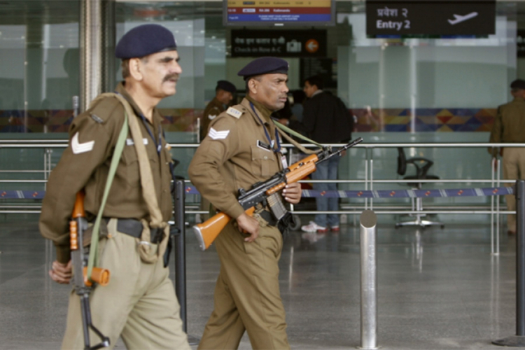 Policajci u Indiji ne smiju puno da se osmjehuju
