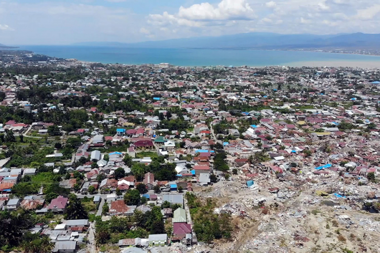 Dron snimio ruševine nakon zemljotresa u Indoneziji: Broj mrtvih povećan na 2.056