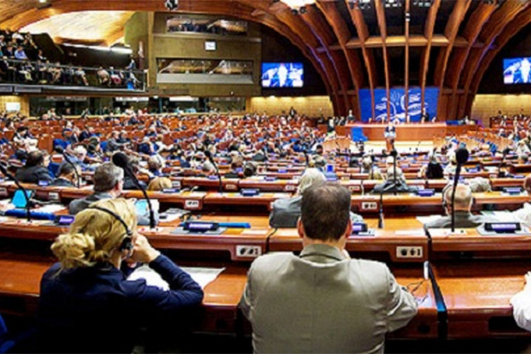 Parlamenti u Evropi puni seksizma, poslanici kolegice napadaju i diraju