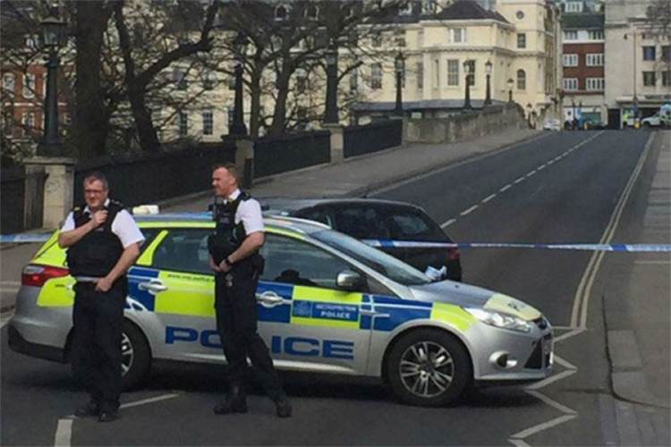 Policija ispituje sumnjiv paket u Londonu