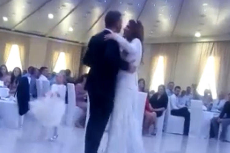Hercegovačka svadba pošla po zlu, mladenci "nokautirali" djevojčicu