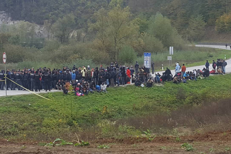 Skoro 80 migranata iz Velike Kladuše ponovo krenulo ka granici s Hrvatskom