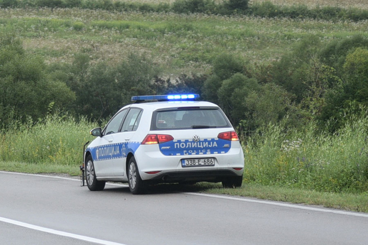 Sudar autobusa i mercedesa kod Mrkonjić Grada, povrijeđen vozač
