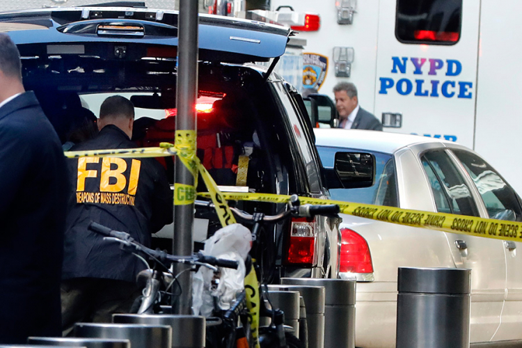 FBI: Presretnuta još dva sumnjiva paketa, upućeni kongresmenki