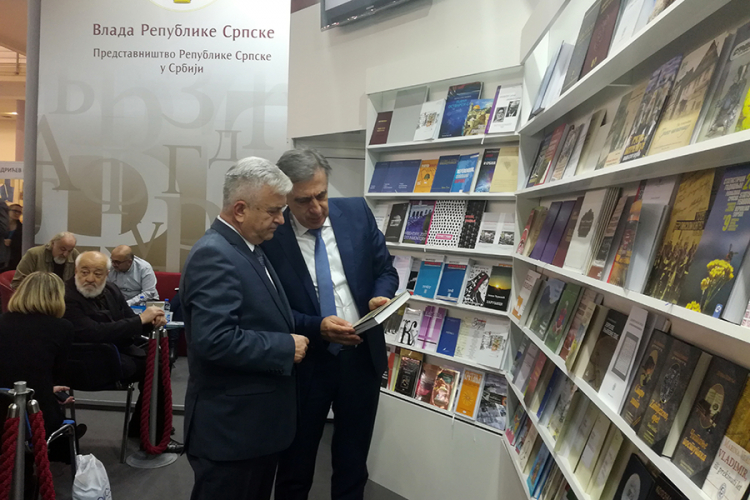 Čubrilović posjetio Štand RS na sajmu knjiga u Beogradu