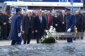 Zvaničnici položili cvijeće kod Vječne vatre: BiH uvijek opstane i nadživi sve