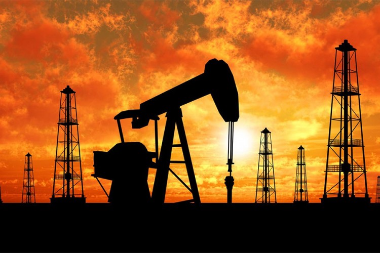 Nafta pojeftinila zbog rasta zaliha
