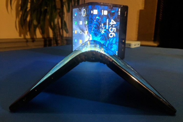 Samsung predstavio svoj savitljivi telefon