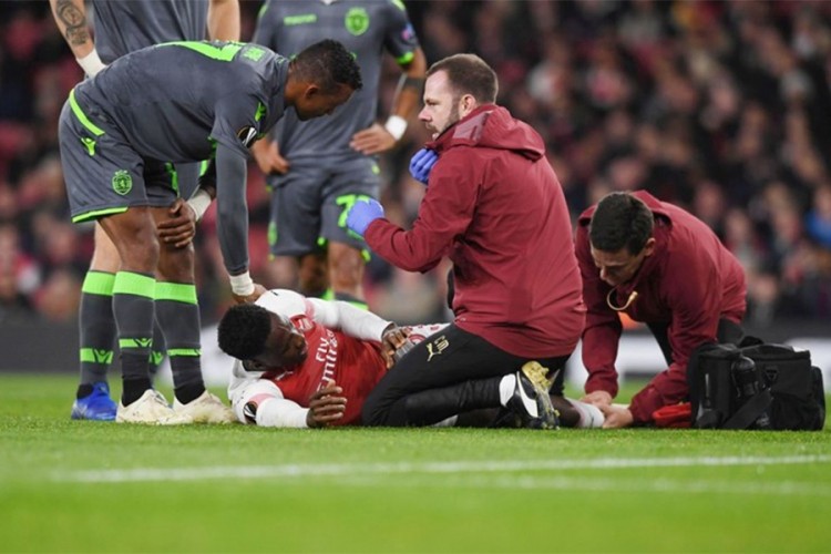 Teška povreda Arsenalovog asa: Iznijeli ga na nosilima