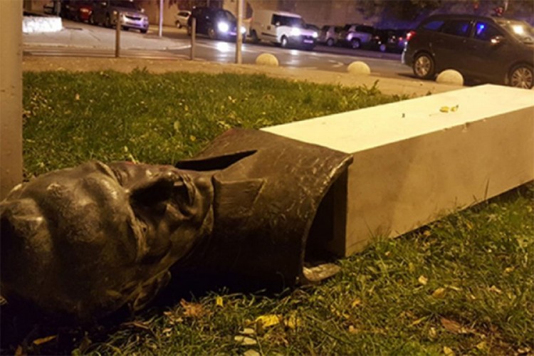 Ispovijest Splićanina koji je slomio nogu rušeći spomenik partizanu